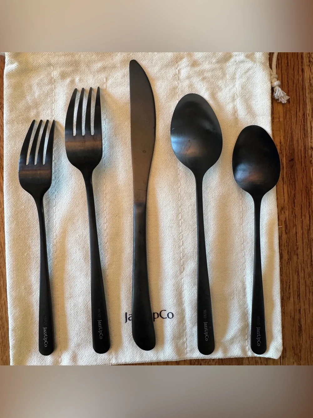 JazzUpCo Matte Black Minimalist Flatware Cutlery Set - 22 Pieces, Service for 4+